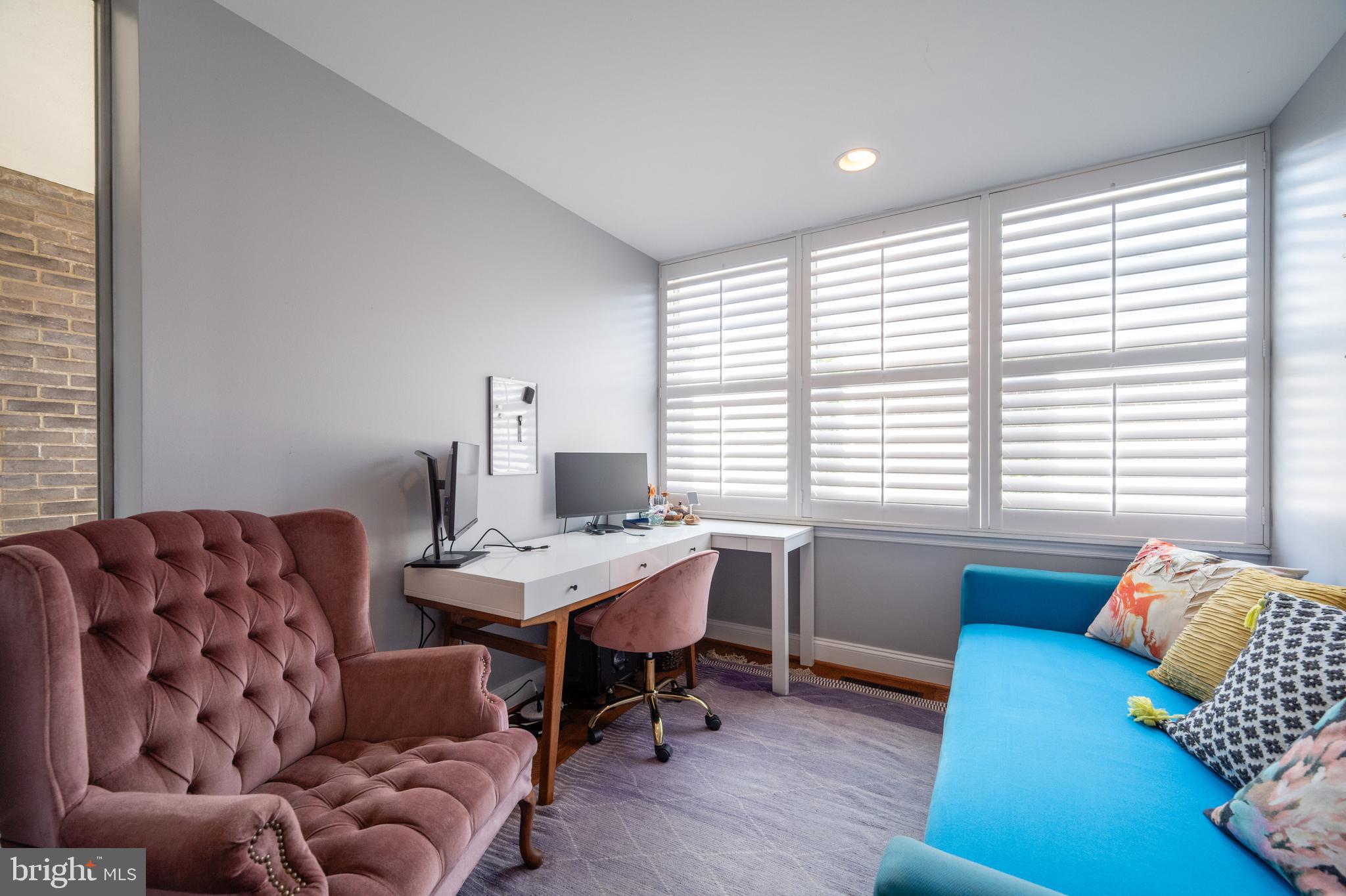 352 N Street Southwest Washington, DC 20024 - Photo 25 of 57 a workspace with furniture and a window