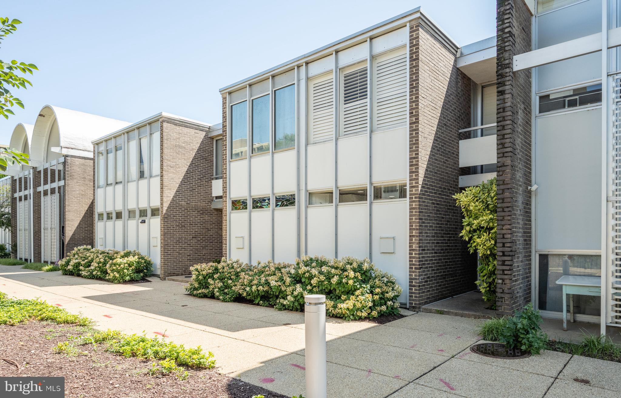 352 N Street Southwest Washington, DC 20024 - Photo 33 of 57 a house view with a garden space
