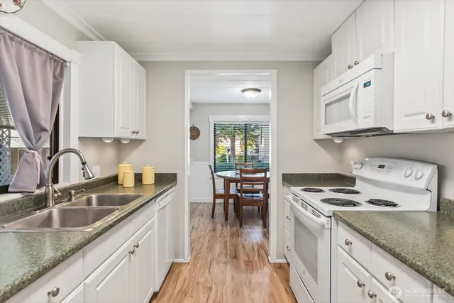 $155,000 | 2200 196th Street Southeast, Unit 70, Bothell, WA 98012