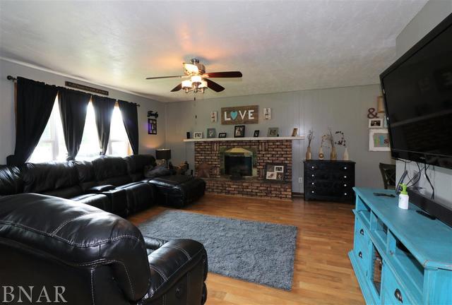 8734 Wagon Trail Road Clinton, IL 61727 - Photo 3 of 15