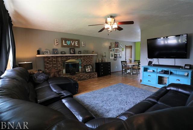 8734 Wagon Trail Road Clinton, IL 61727 - Photo 4 of 15