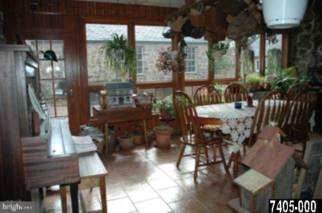164 Springdale Road York, PA 17403 - Photo 4 of 9 Gallery Image 4