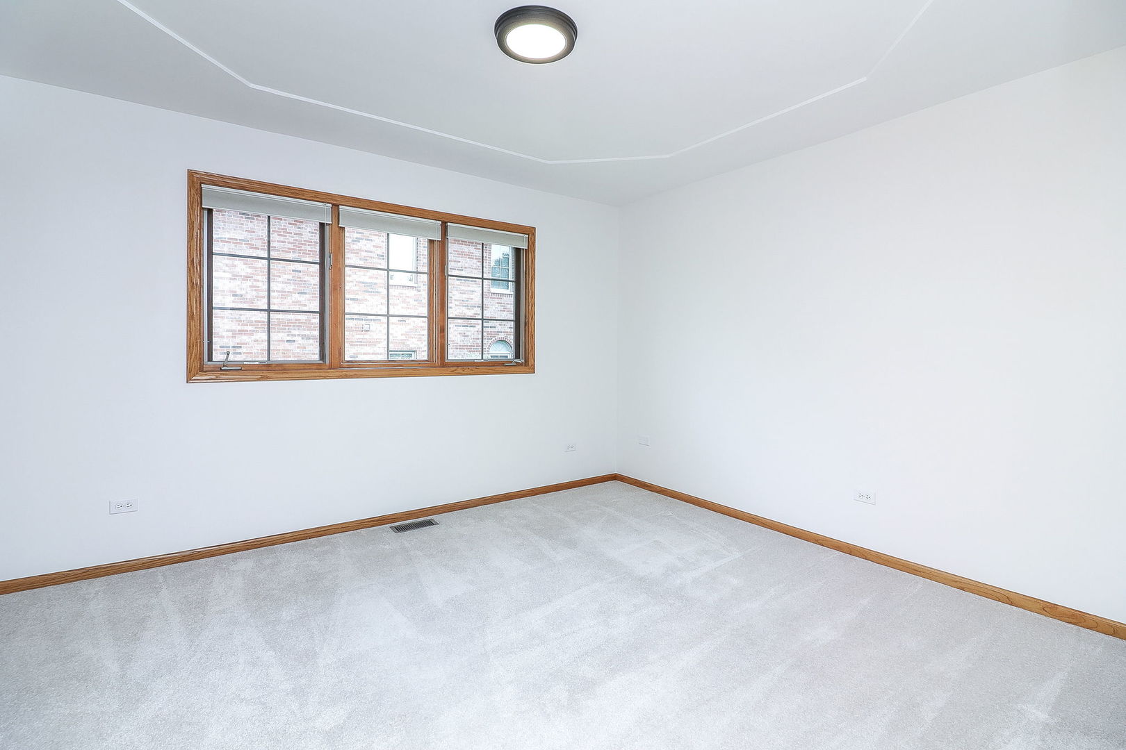 1249 Cronin Court Lemont, IL 60439 - Photo 29 of 40 an empty room with a window