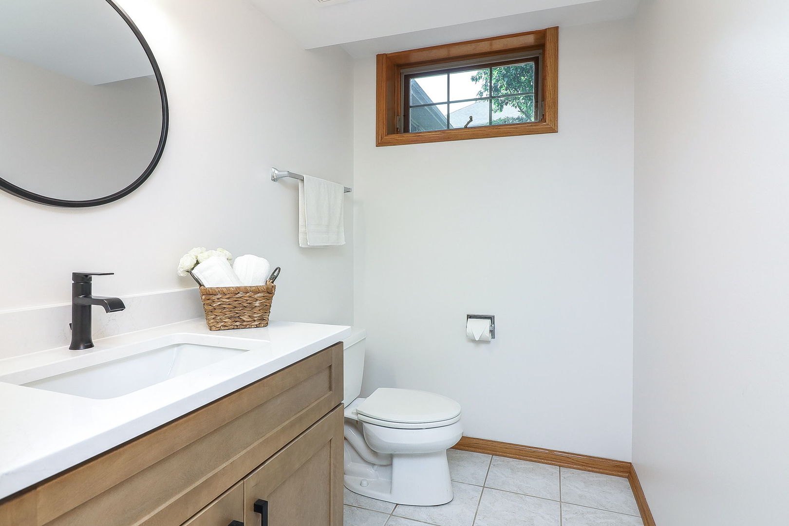 1249 Cronin Court Lemont, IL 60439 - Photo 35 of 40 a bathroom with a toilet a sink and mirror