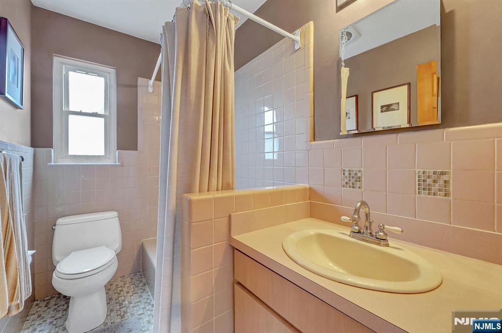 87 Barbara Road Dumont, NJ 07628 - Photo 19 of 33