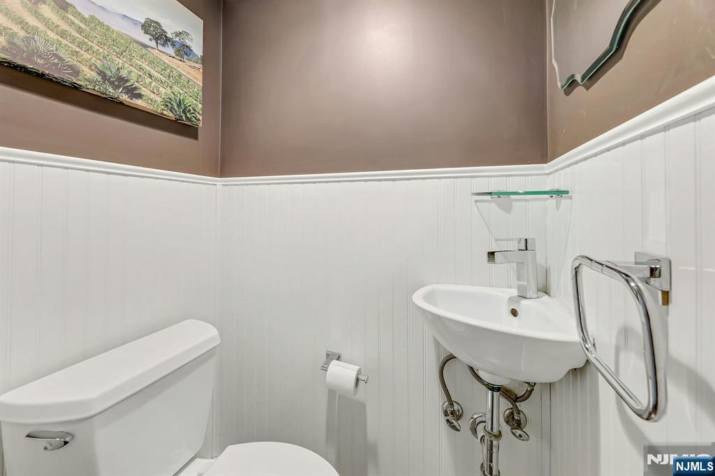 87 Barbara Road Dumont, NJ 07628 - Photo 22 of 33