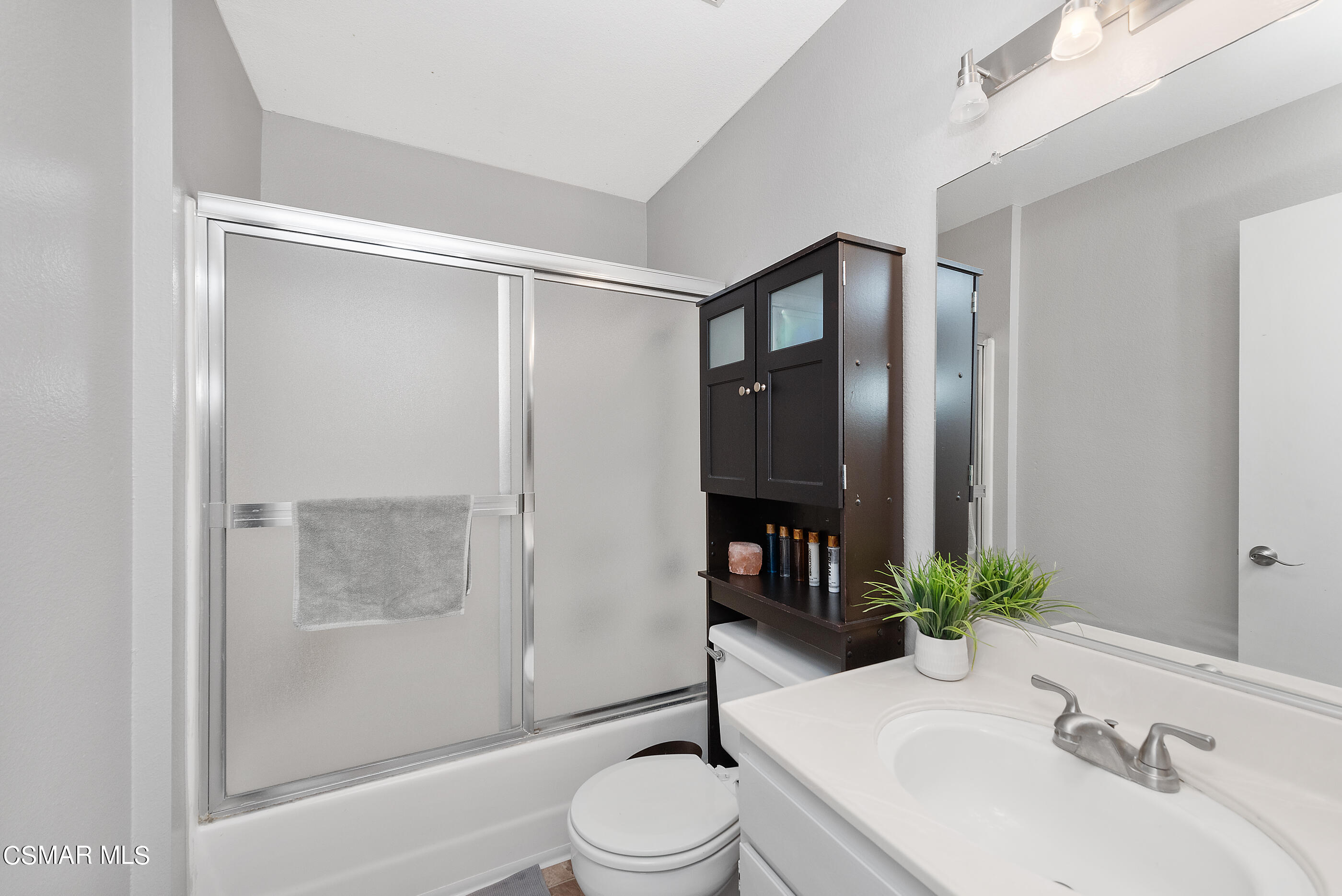 3369 Manorgate Place Simi Valley, CA 93065 - Photo 22 of 29 a bathroom with a sink toilet and shower