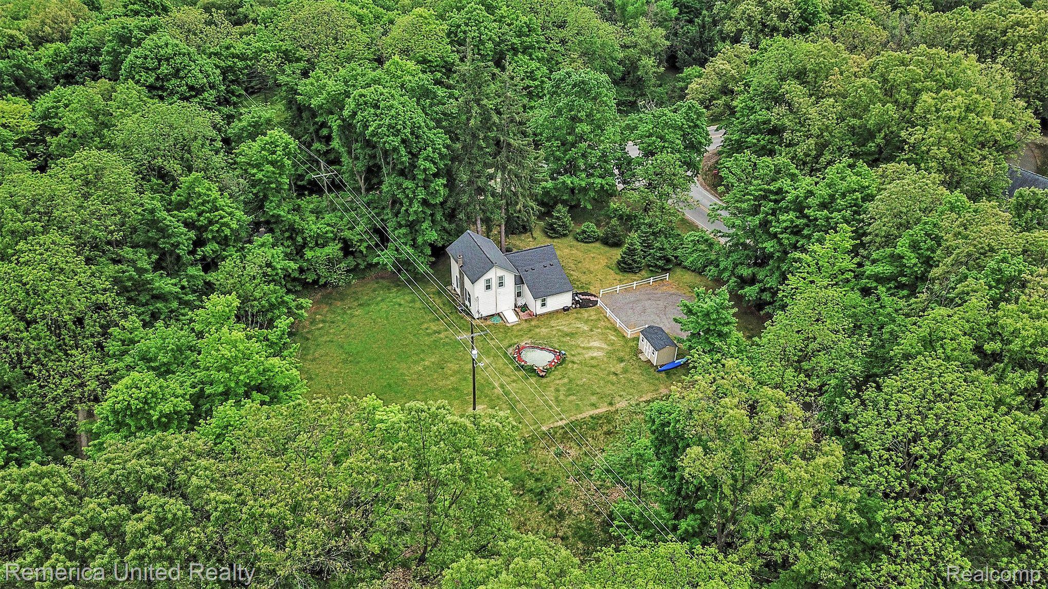 10780 Mcgregor Road Pinckney, MI 48169 - Photo 6 of 34 Gallery Image 6