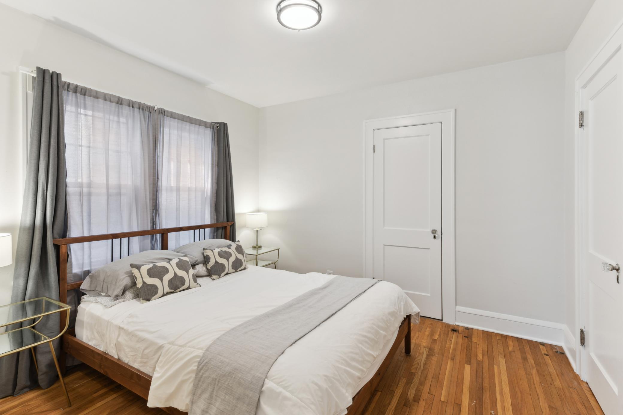 955 17th Avenue Southeast Minneapolis, MN 55414 - Photo 11 of 13