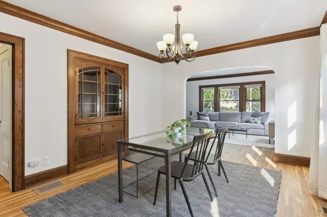 $2,100 | 955 17th Avenue Southeast, Minneapolis, MN 55414