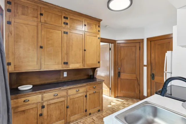 $2,100 | 955 17th Avenue Southeast, Minneapolis, MN 55414