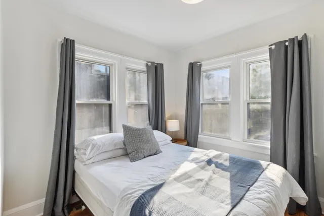 $2,100 | 955 17th Avenue Southeast, Minneapolis, MN 55414