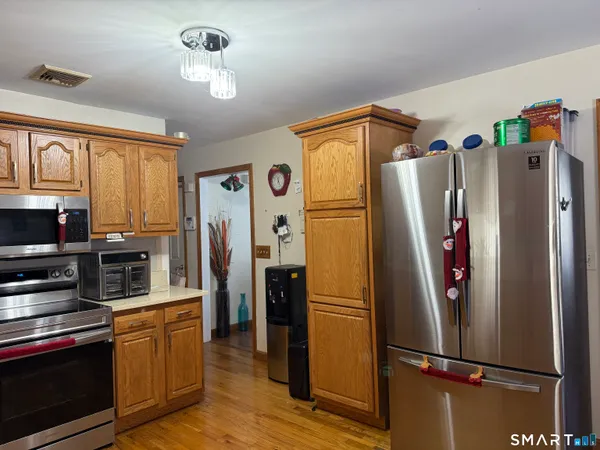 $465,000 | 18 Olivia Lane, Naugatuck, CT 06770