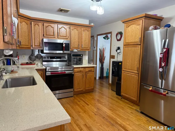 $465,000 | 18 Olivia Lane, Naugatuck, CT 06770