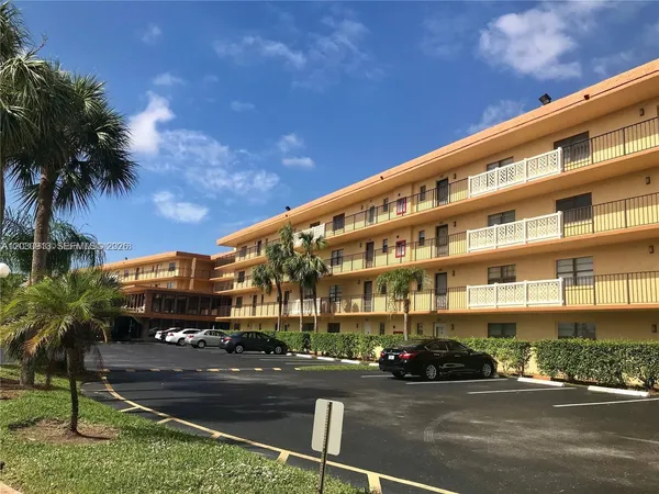 $2,000 | 9273 Southwest 8th Street, Unit 402, Boca Raton, FL 33428