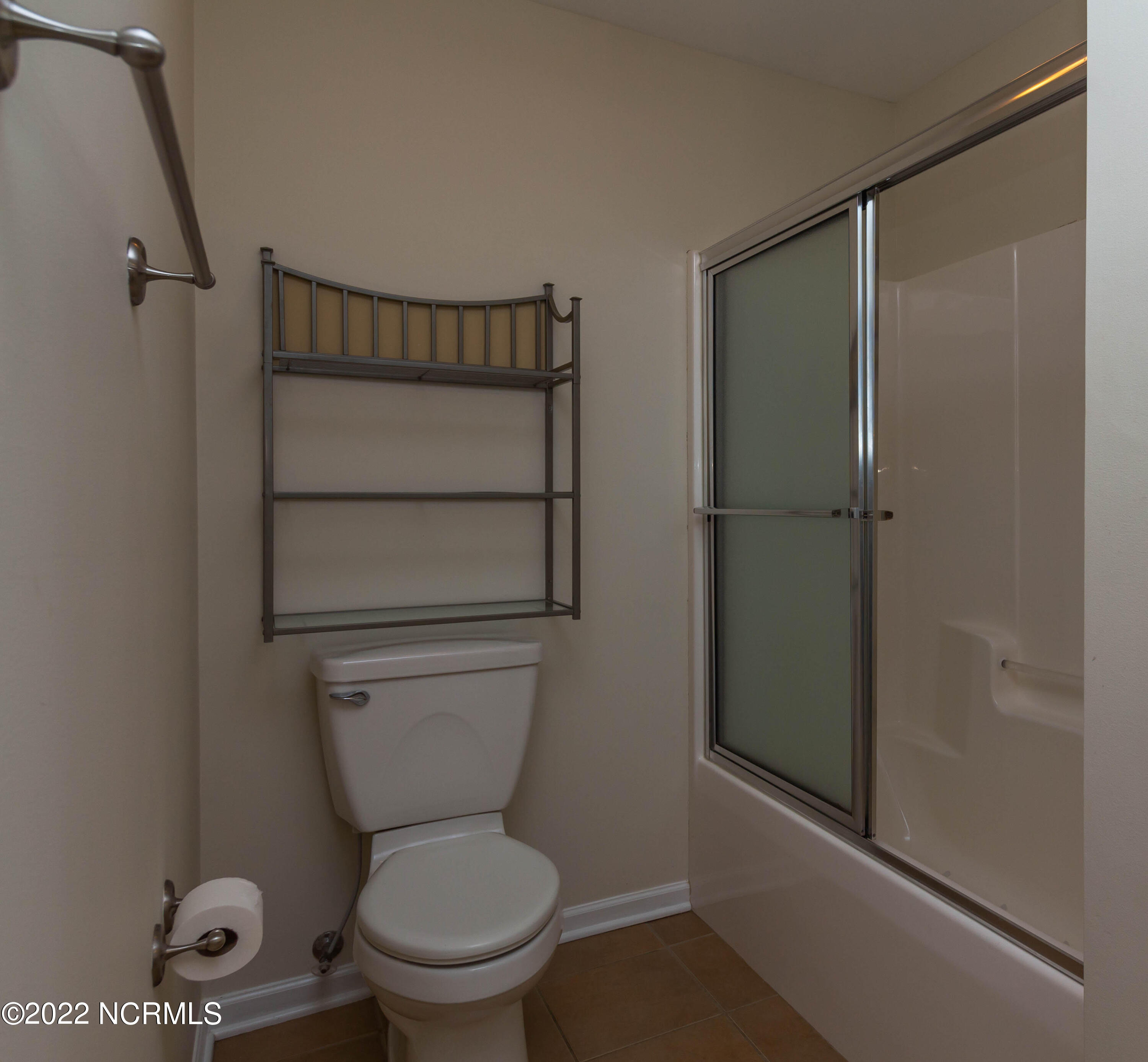 208 Old Course Road Aberdeen, NC 28315 - Photo 11 of 15 Bath 1
