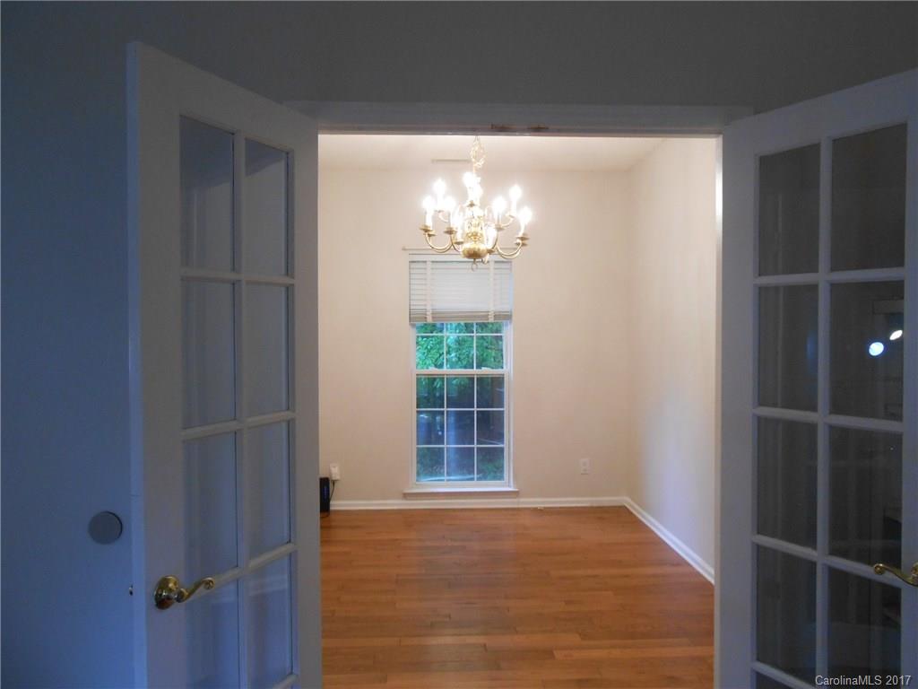 5401 Crisfield Road Charlotte, NC 28269 - Photo 3 of 17