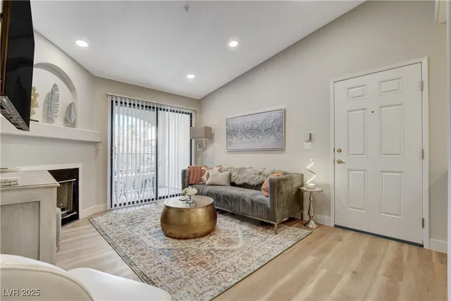 $1,900 | 950 Seven Hills Drive, Unit 2923, Henderson, NV 89052