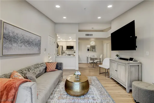 $1,900 | 950 Seven Hills Drive, Unit 2923, Henderson, NV 89052