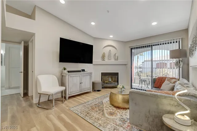 $1,900 | 950 Seven Hills Drive, Unit 2923, Henderson, NV 89052