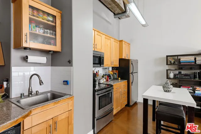 $1,850 | 312 West 5th Street, Unit 216, Los Angeles, CA 90013