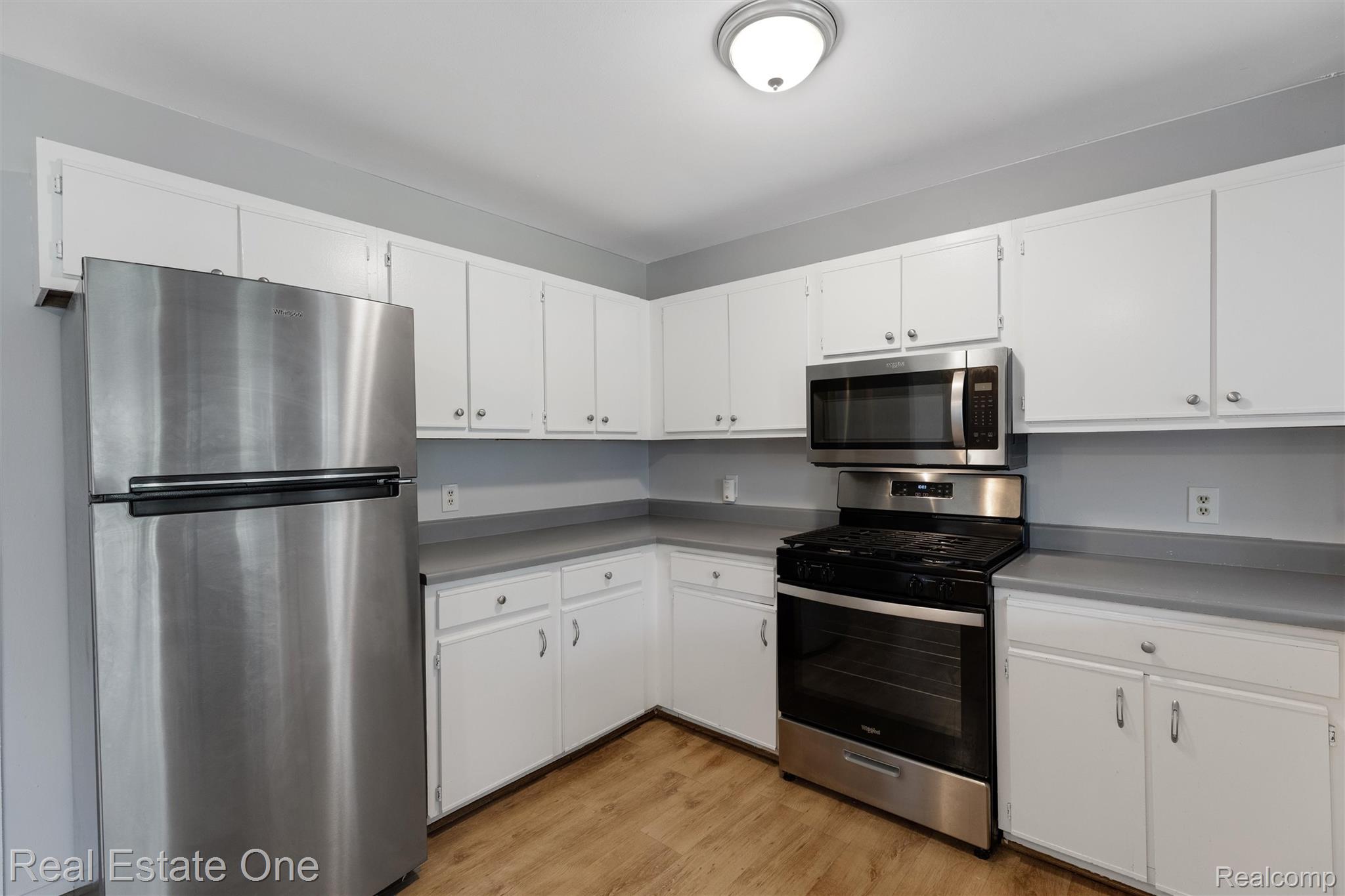 1361 Lochaven Road Waterford, MI 48327 - Photo 8 of 20 Kitchen 2.jpg