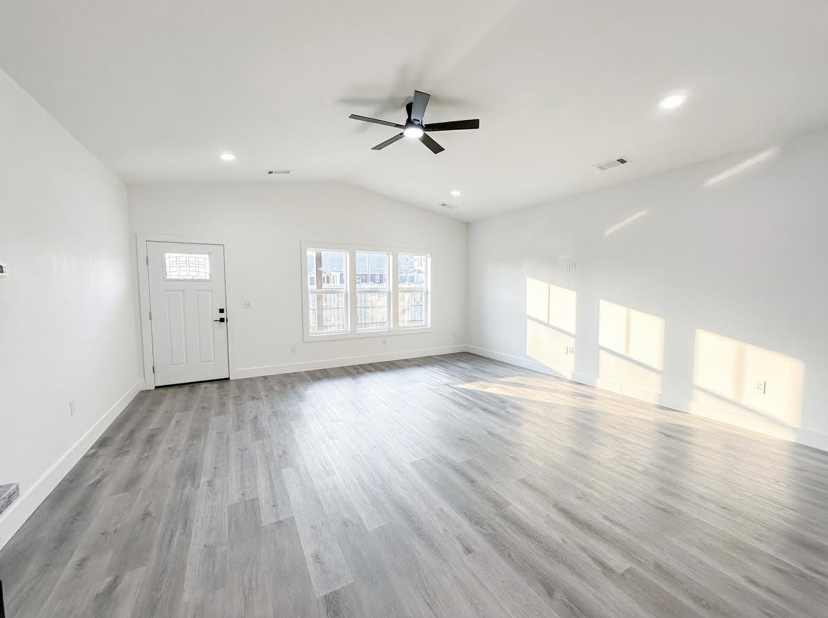 465 Arnos Street Talent, OR 97540 - Photo 5 of 30