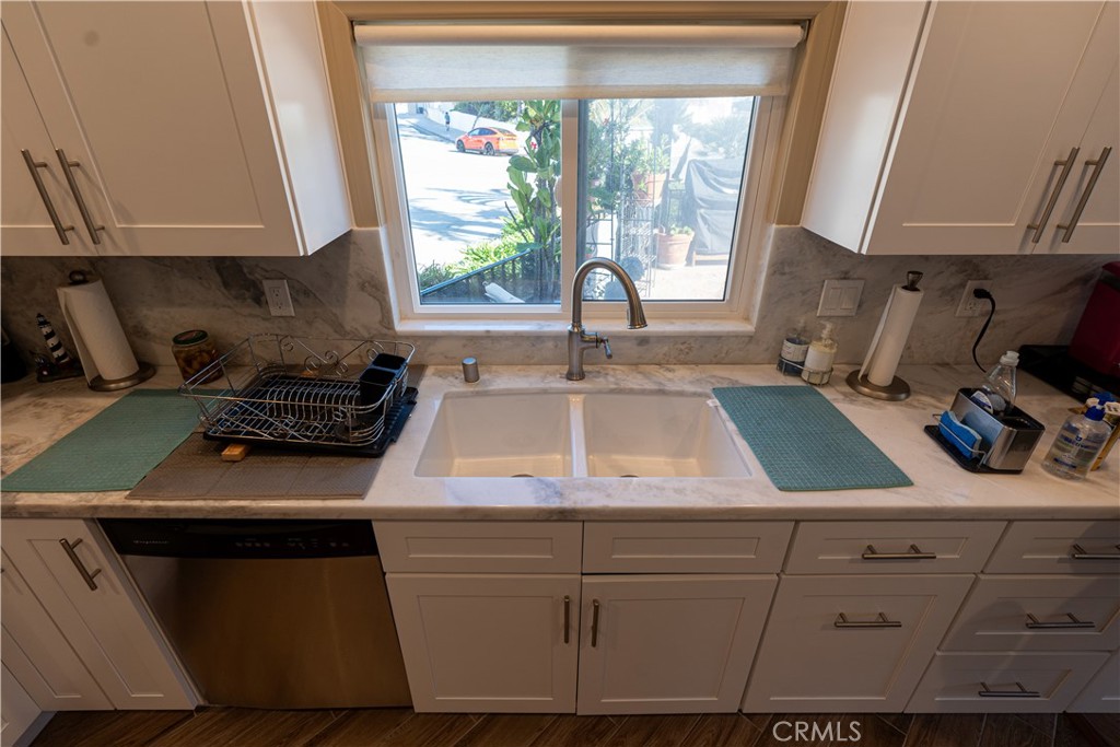 258 West Escalones, Unit 6R San Clemente, CA 92672 - Photo 11 of 22 a kitchen with kitchen island a stove a sink and a window