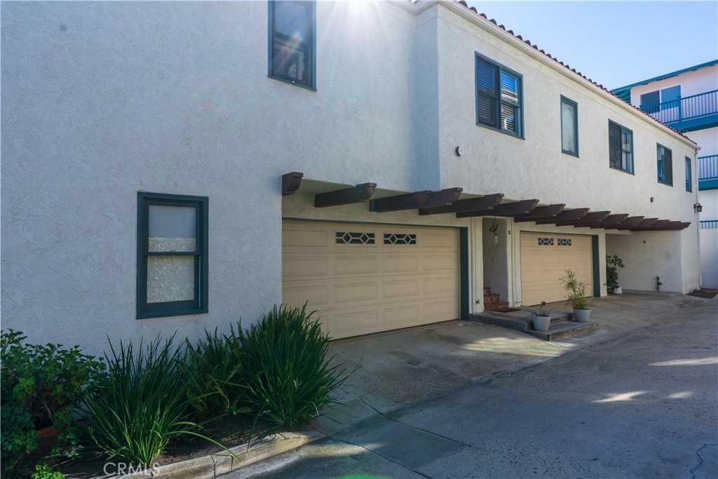 258 West Escalones, Unit 6R San Clemente, CA 92672 - Photo 22 of 22 a view of a car park in front of house
