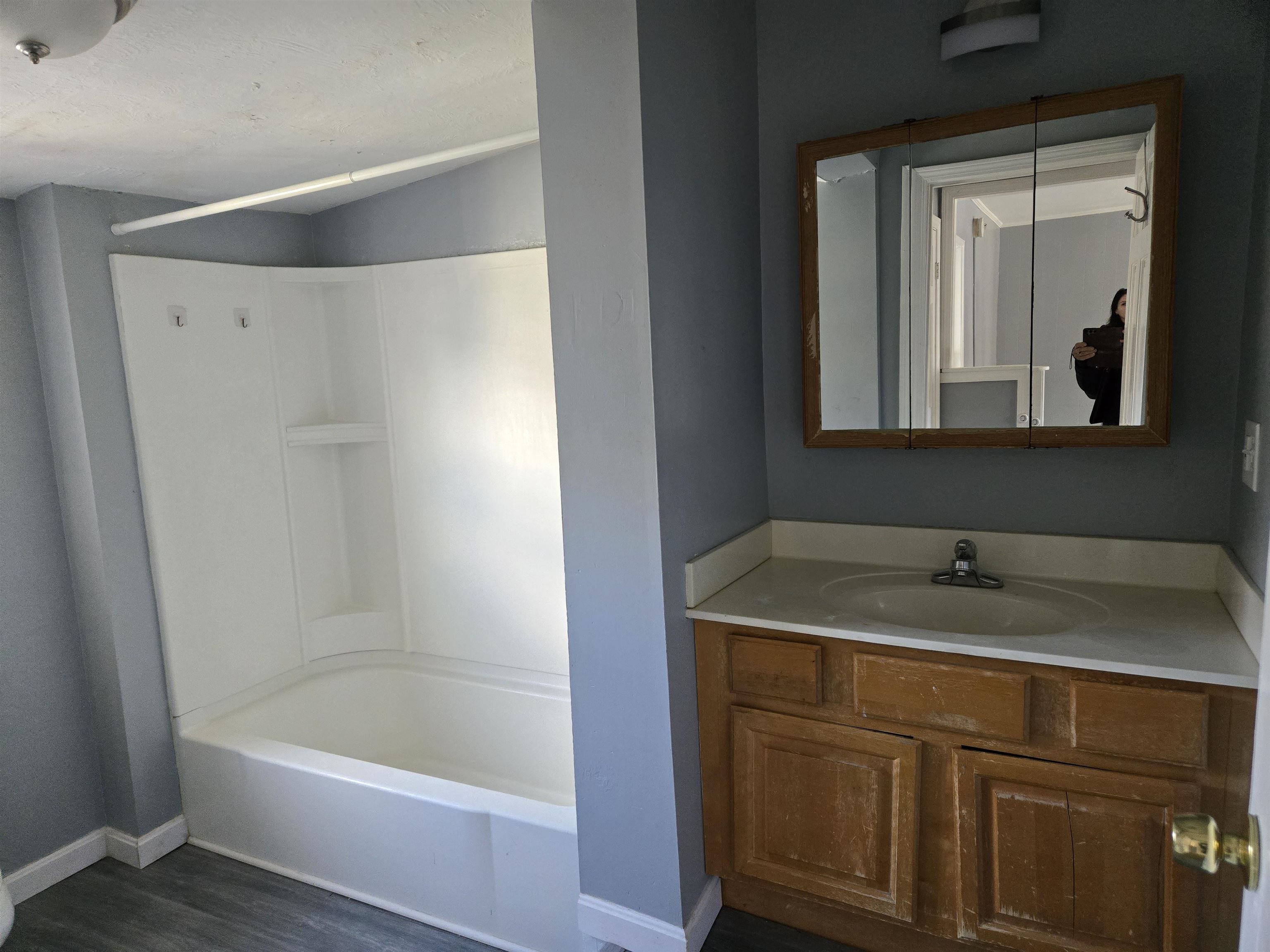 452 Manchester Street Manchester, NH 03103 - Photo 14 of 25