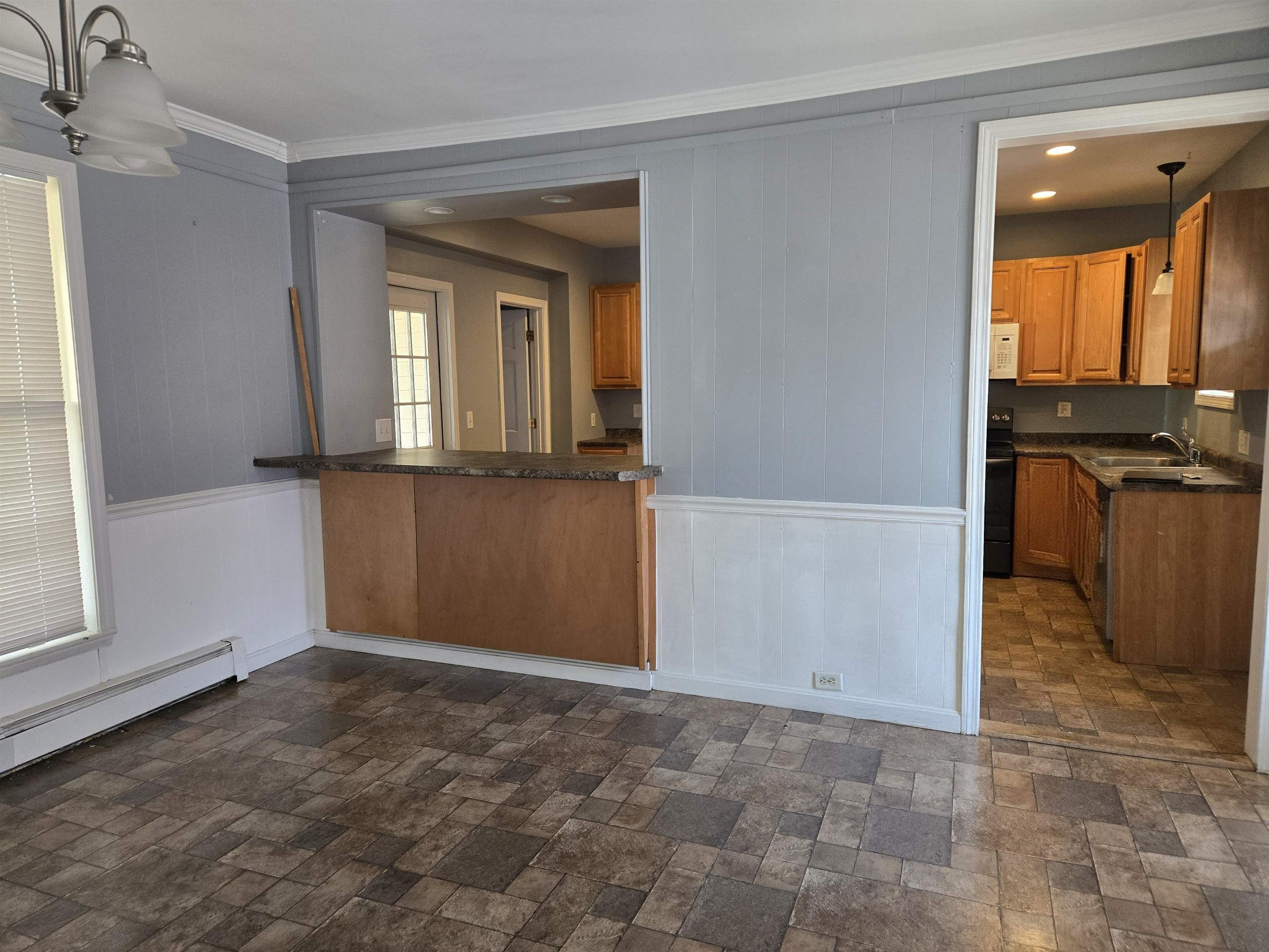 452 Manchester Street Manchester, NH 03103 - Photo 4 of 25