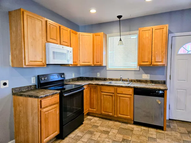 $599,900 | 452 Manchester Street, Manchester, NH 03103