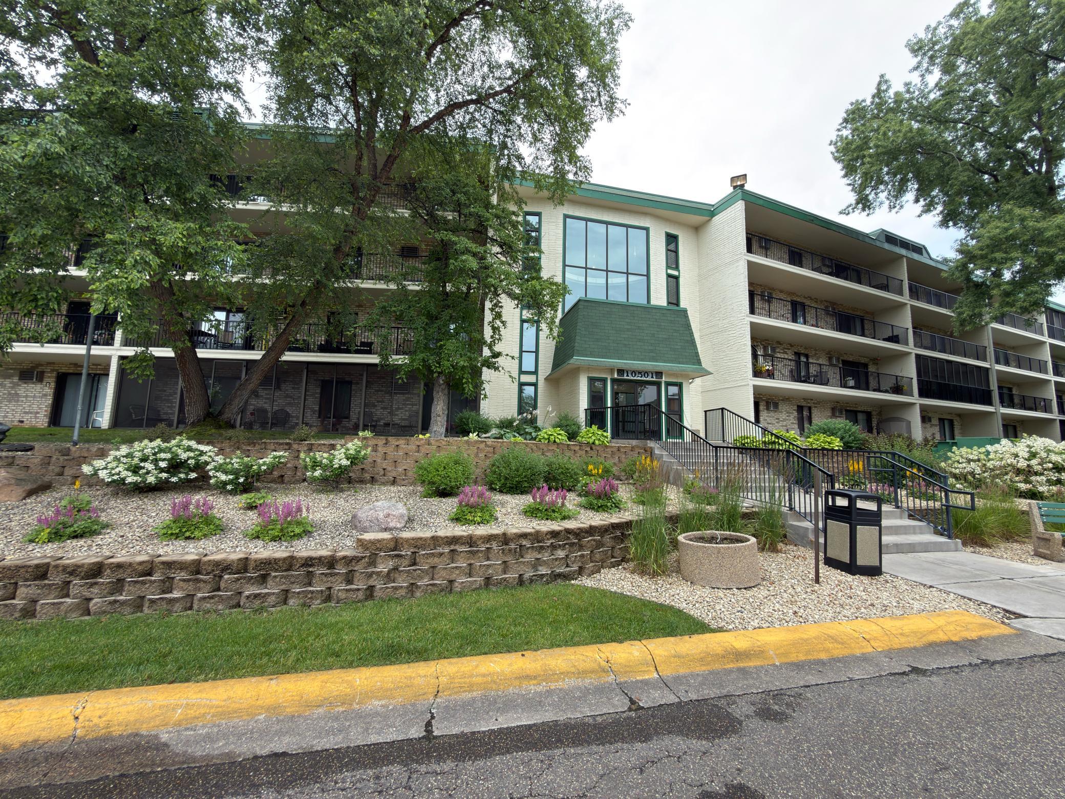 10501 Cedar Lk Road South, Unit 511 Hopkins, MN 55305 - Photo 13 of 15