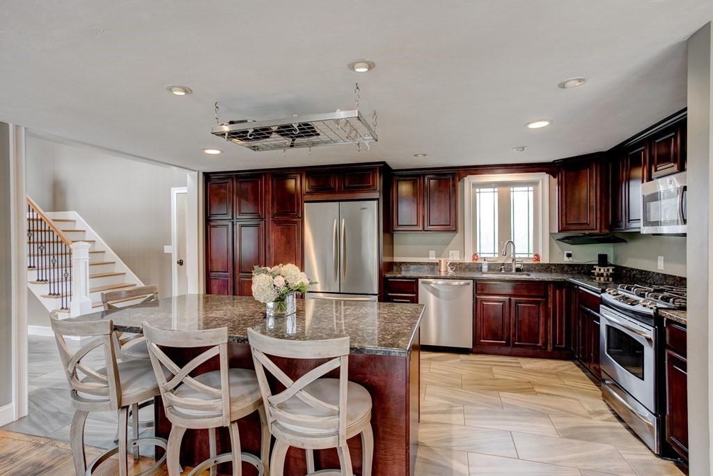 14 Grandview Road Billerica, MA 01821 - Photo 7 of 42
