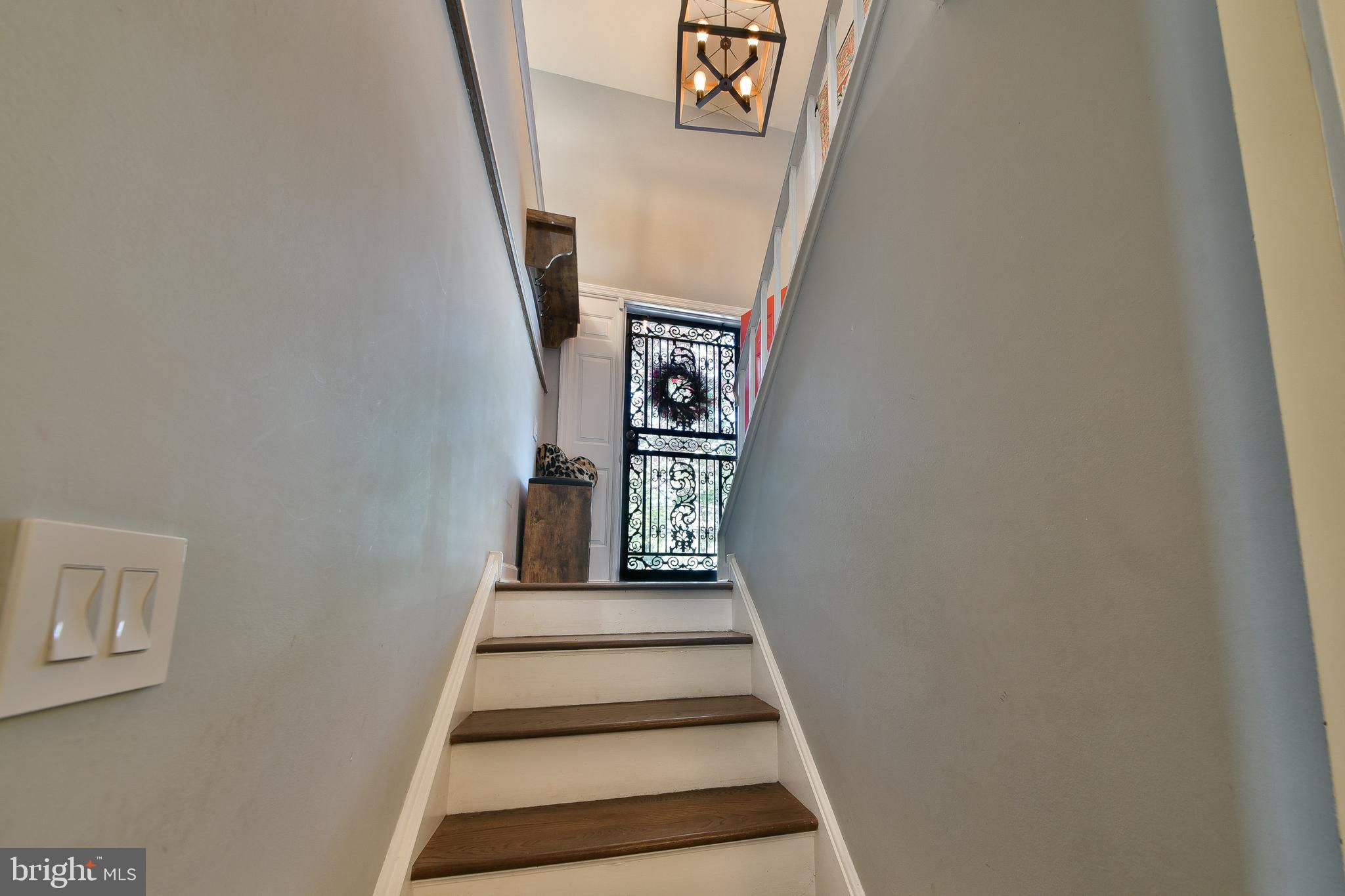 192 Bull Run Road Ewing, NJ 08638 - Photo 27 of 46 a view of entryway