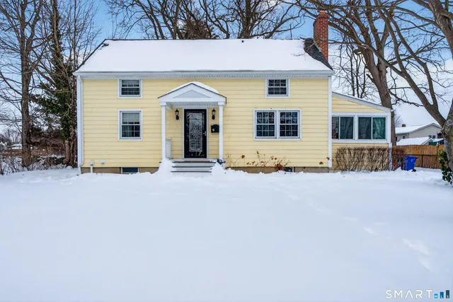 $650,000 | 8 Michael Street, Norwalk, CT 06854