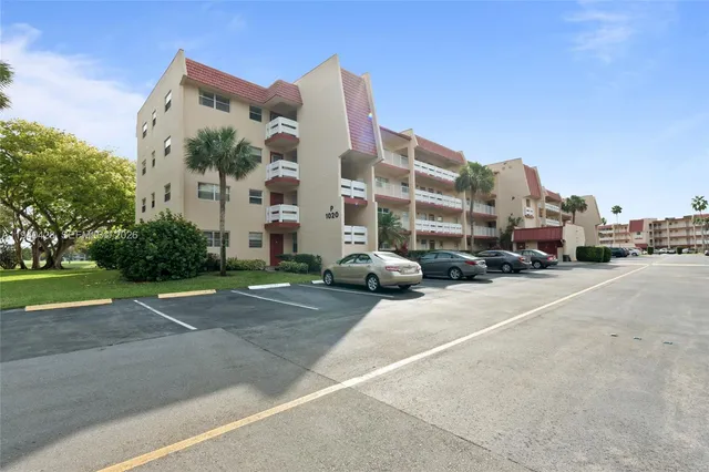 $79,900 | 1020 Country Club Drive, Unit 206, Margate, FL 33063