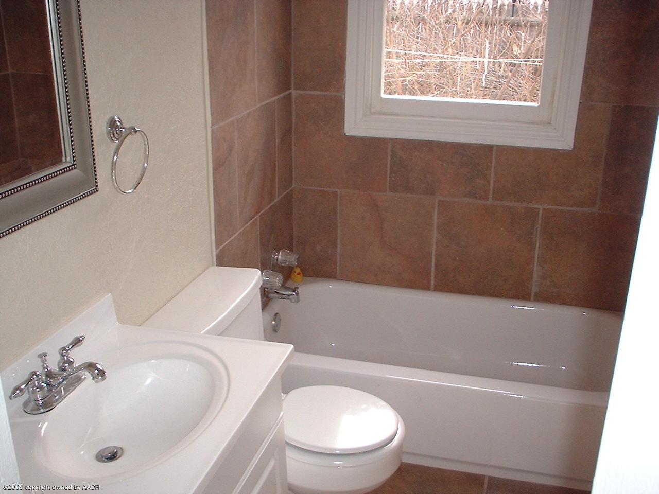 4200 South Tyler Street Amarillo, TX 79110 - Photo 6 of 8 a bathroom with a sink a toilet and bathtub