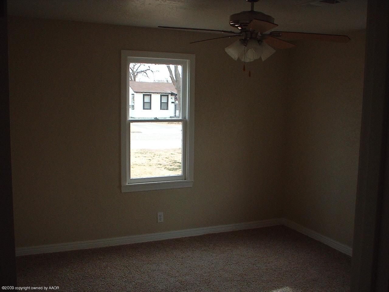 4200 South Tyler Street Amarillo, TX 79110 - Photo 7 of 8 an empty room with a window