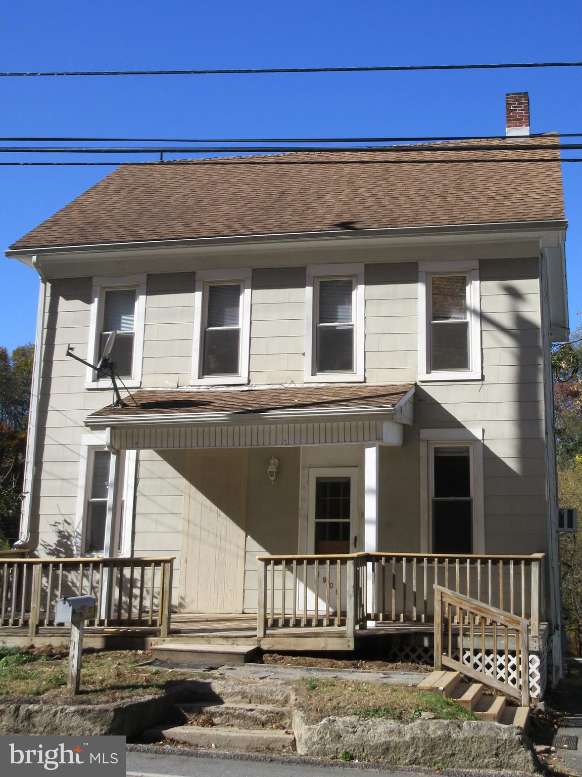 New carpet and paint, all appliances and warranty