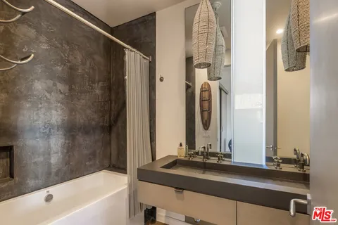 $11,000,000 | 24956 Malibu Road, Malibu, CA 90265