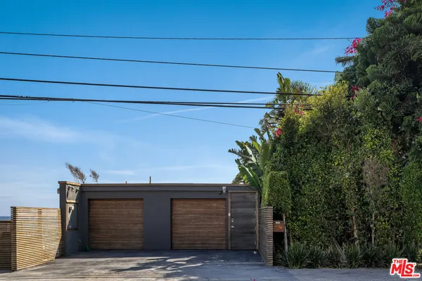 a view of backyard of house