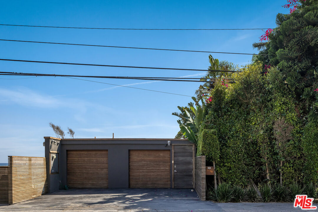 24956 Malibu Road Malibu, CA 90265 - Photo 33 of 33 a view of backyard of house