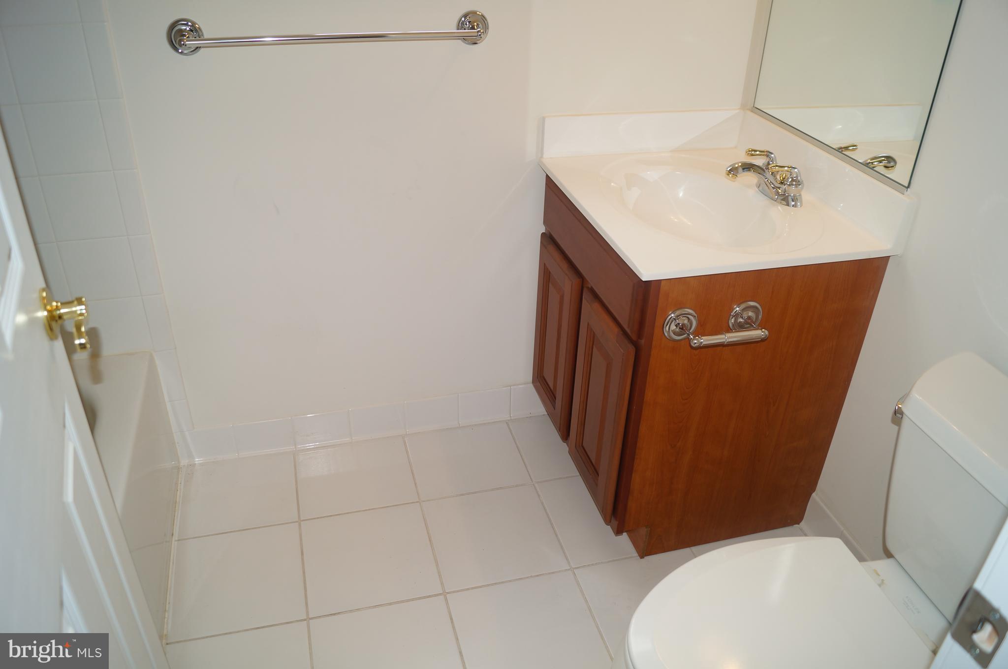7728 West Shore Road Pasadena, MD 21122 - Photo 14 of 26 Bath