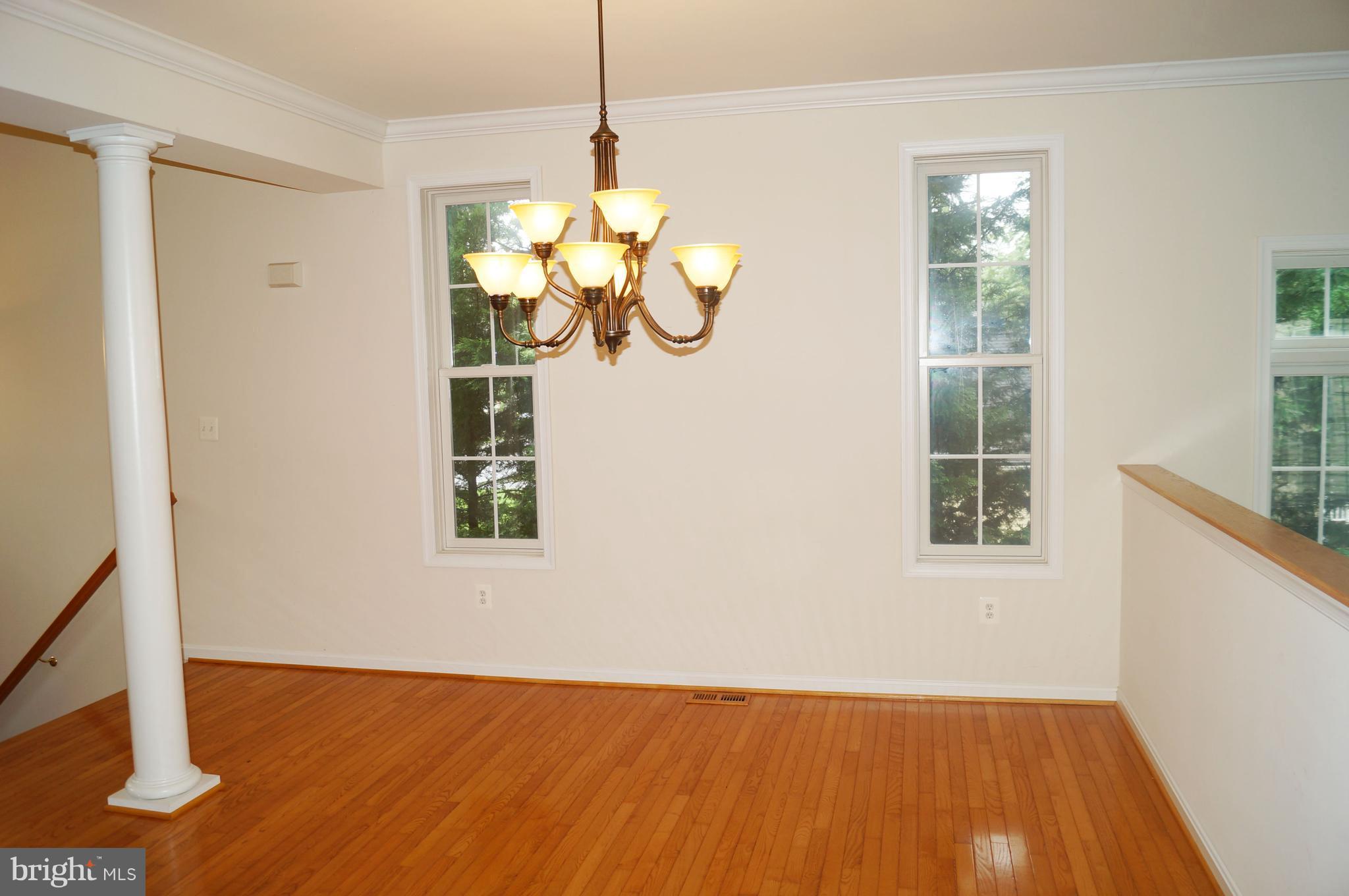 7728 West Shore Road Pasadena, MD 21122 - Photo 8 of 26 Living Room