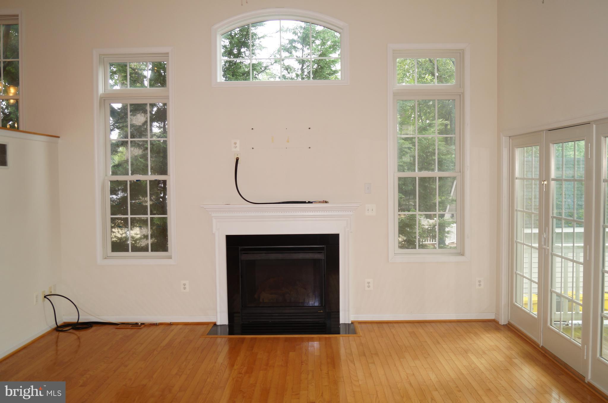 7728 West Shore Road Pasadena, MD 21122 - Photo 9 of 26 Family Room