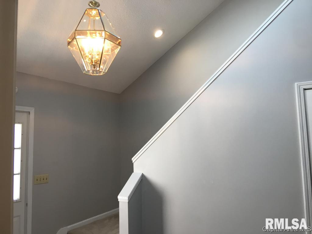305 Bellerive Road Springfield, IL 62704 - Photo 3 of 27