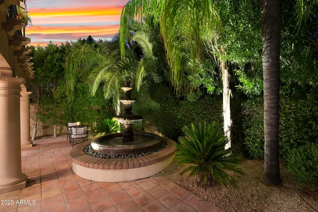 a view of a fountain in the middle of a yard