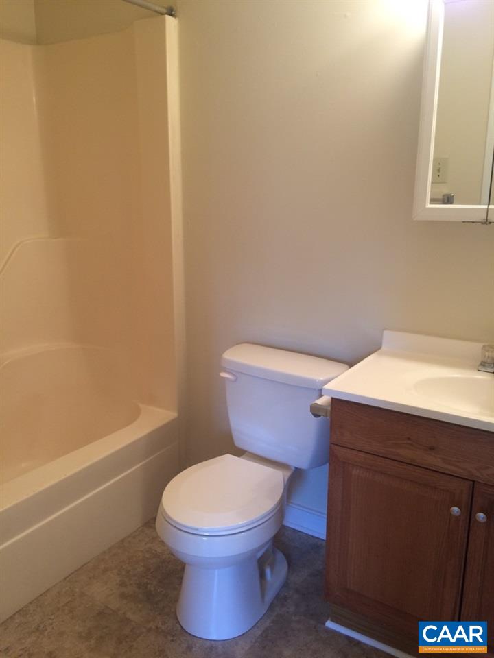 2691 Barracks Road, Unit 10 Charlottesville, VA 22901 - Photo 6 of 10 a bathroom with a toilet and a bathtub