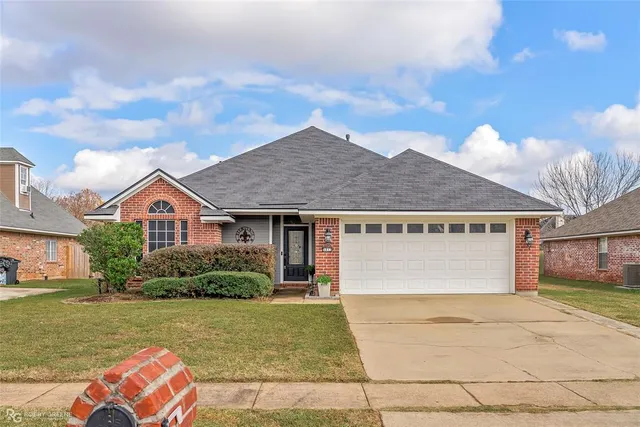 $1,950 | 5813 Gold Crest Drive, Bossier City, LA 71112